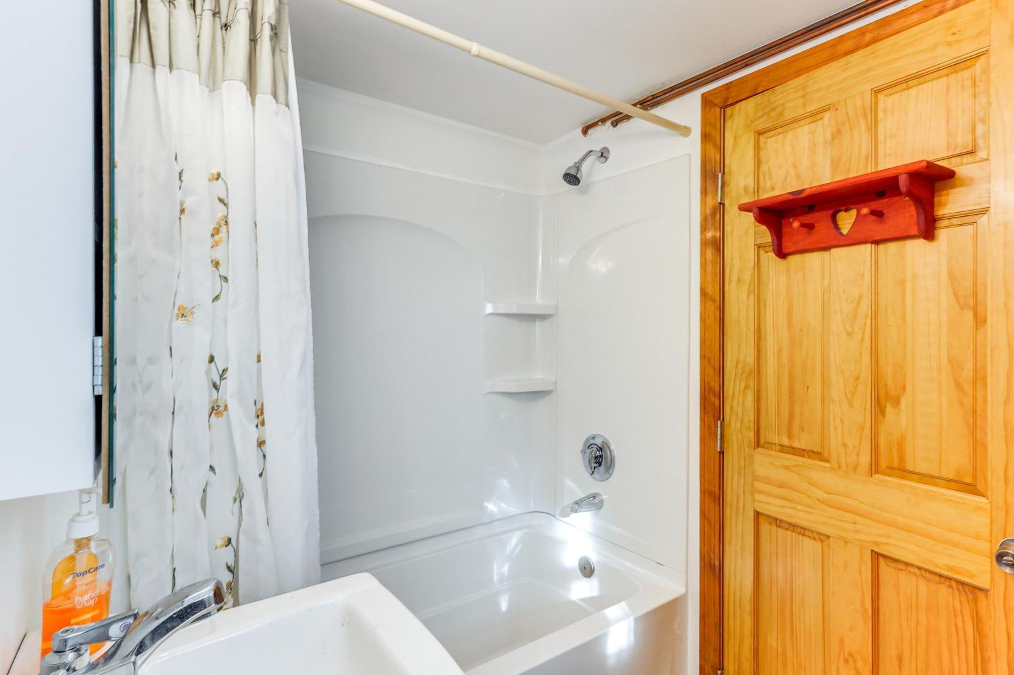 Charming Old Lyme Cottage, Steps To Private Beach! Kültér fotó